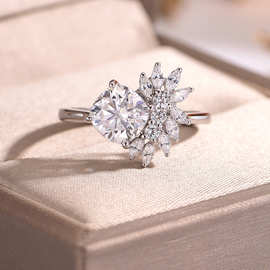 奢华高级满钻S925银镀18K白金枕形莫桑钻女戒主石7*7mm/2.0CT