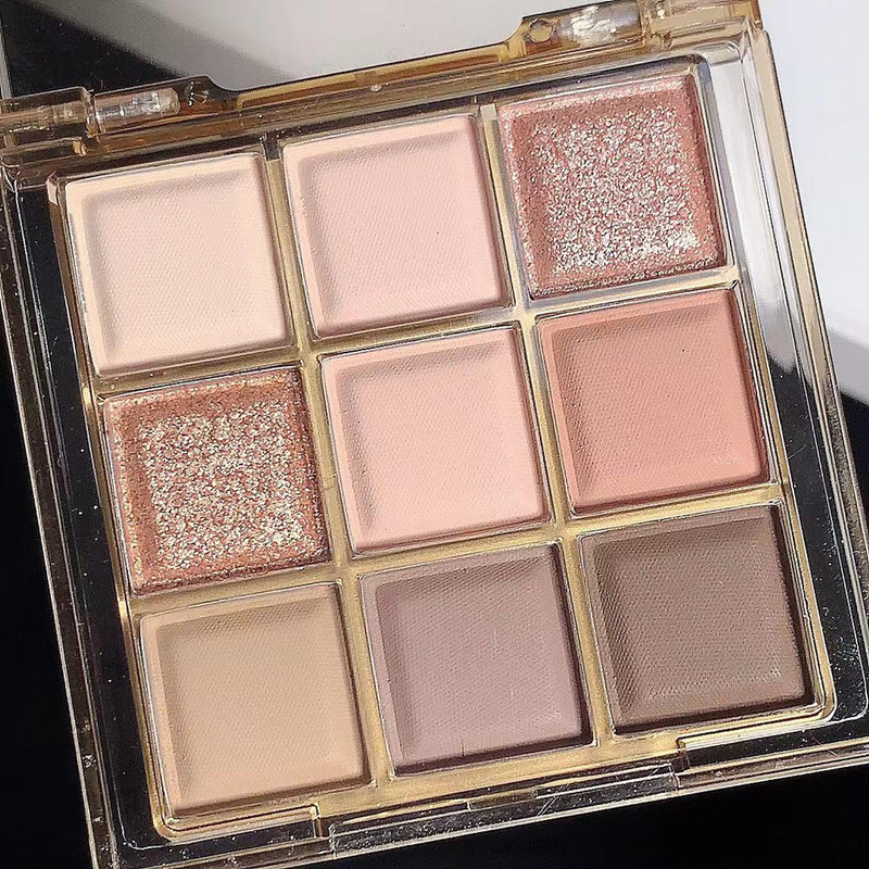 Transparent acrylic eyeshadow palette