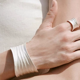 耳环;项链;耳钉