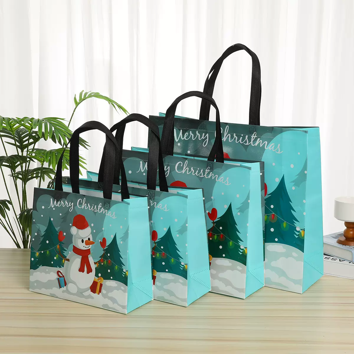 跨境圣诞无纺布袋彩色覆膜便携式购物袋卡通折叠节日礼品手提袋