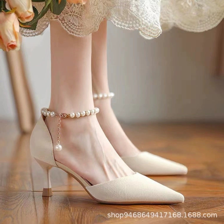 Девушки на высоком каблуке Французский жемчуг на каблуке 2024 Летний новый стиль
