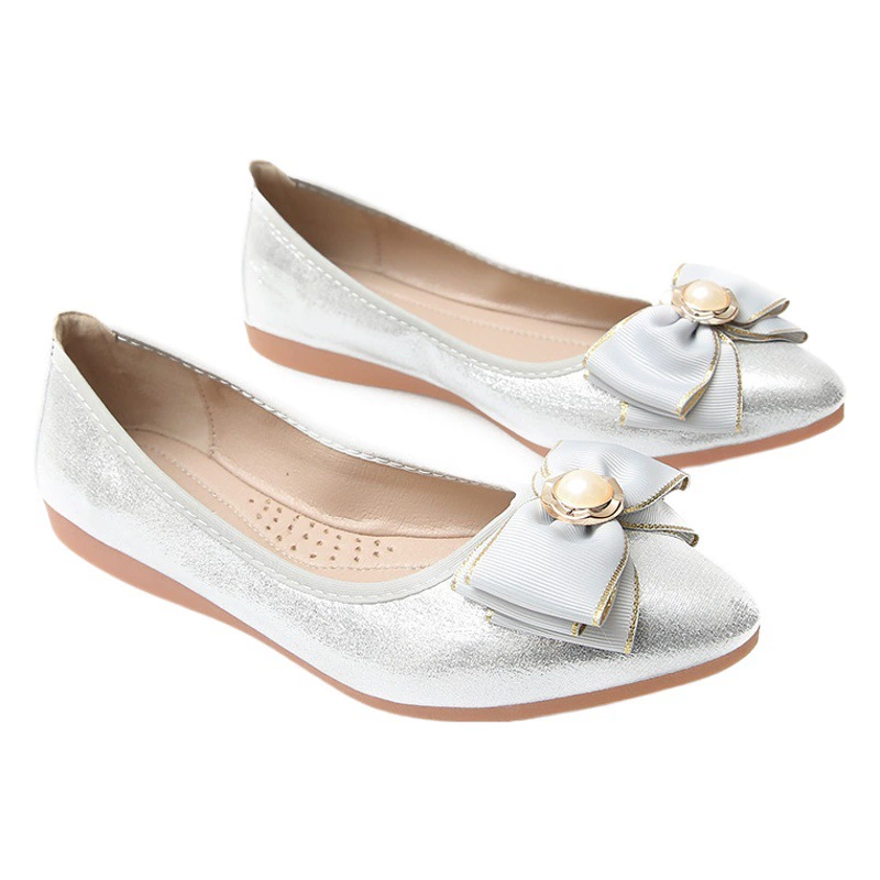 Туфли на плоской подошве Женские 2021 Новые весенне-осенние туфли для матери с жемчужным вечерним Бриз с мелким ртом и мягкой подошвой