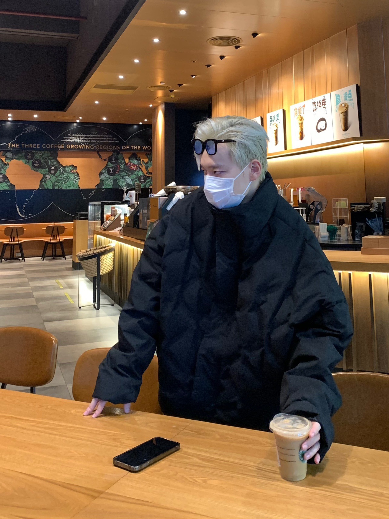 2023 nuevo abrigo de invierno de algodón acolchado para hombres y mujeres retro americano con capucha collar de pie marca de moda pareja negro engrosado abrigo de invierno