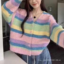 早秋针织上衣新款彩虹条纹浣熊绒外套女装秋冬季彩色短款毛衣开衫