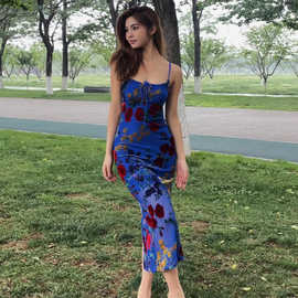 现货  致命女人蓝色丝绒烧花辣妹镂空露背显瘦吊带连衣裙复古港风