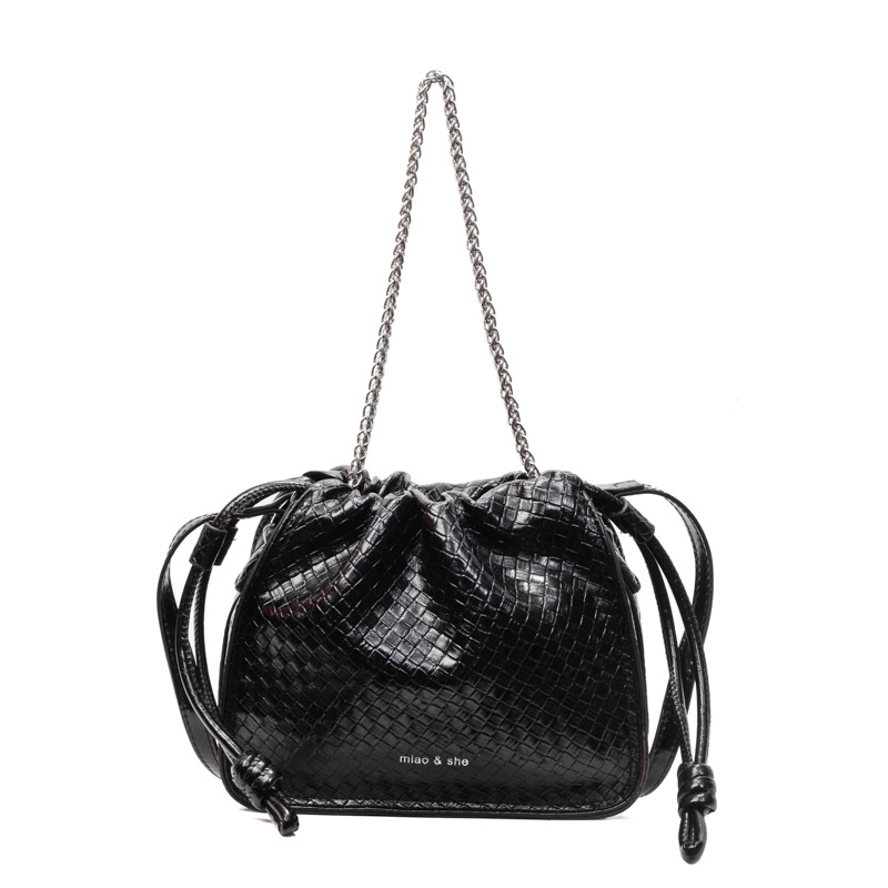 2025 nuevo bolso pequeño de gran venta, textura femenina, bolso de mensajero de un solo hombro popular de todo fósforo, cadena de moda, bolso cuadrado pequeño tejido