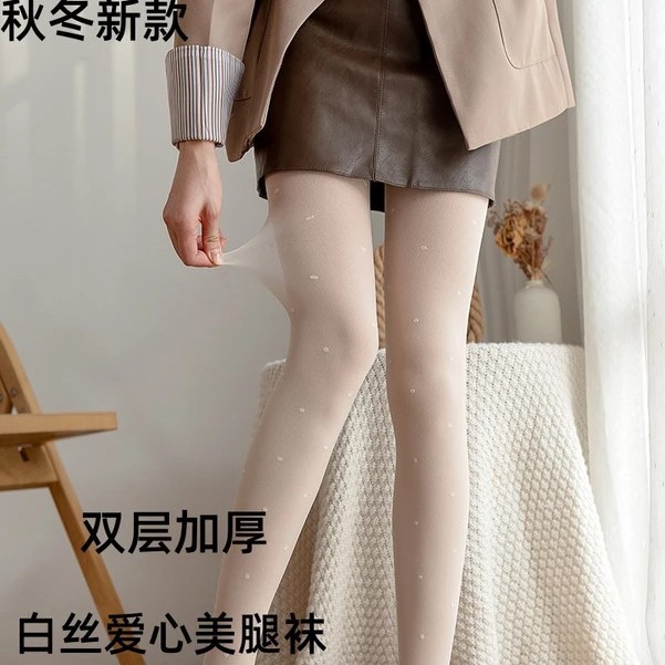 가을과 겨울 버튼은 더블 레이어 기모 따뜻한 작은 폴카 도트 러브 자카드 임의의 컷 베이스 팬티 스타킹 화이트 실크로 대체 할 수 있습니다.
