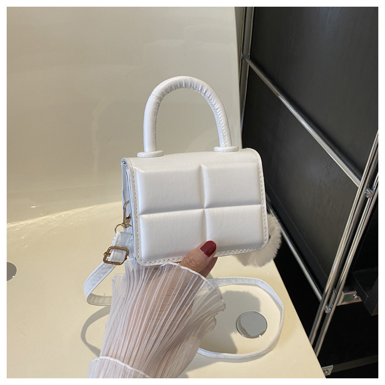 thumbnail image 1 of Bolso de diseño único y textura de influencer, nuevo modelo 2025, bolso de mujer para el verano, versátil y de moda, bandolera mini, bolso de mano pequeño y cuadrado., 1 of 10