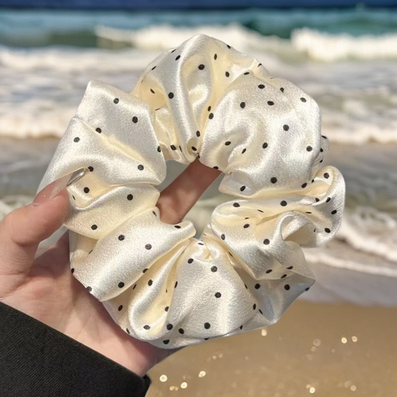 새틴 폴카 도트