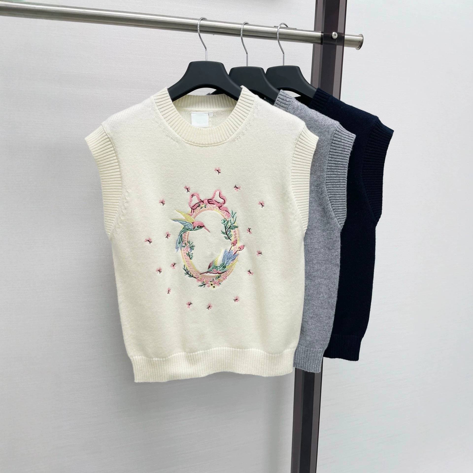 D+ 2026 Early Autumn New Arrival Floral and Bird Butterfly Embroidery Soft and Skin-Friendly Knitted Vest for Women