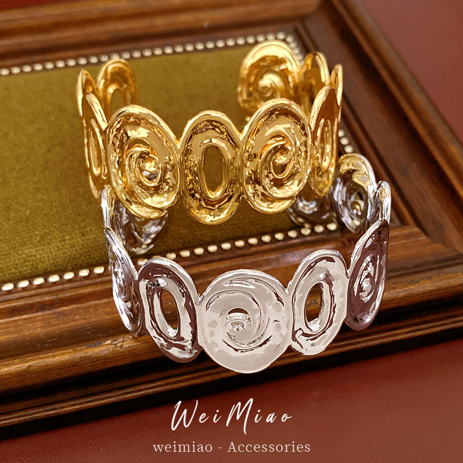 Temperamento de moda oval hueco brazalete de apertura personalidad europea y americana nicho exagerado pulsera de lujo ligera joyería de nicho