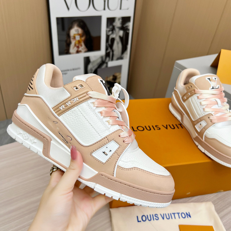 Zapatos de moda europeos Guangzhou de alta versión驴 entrenador zapatos deportivos ociosos de cuero universal para hombres y mujeres