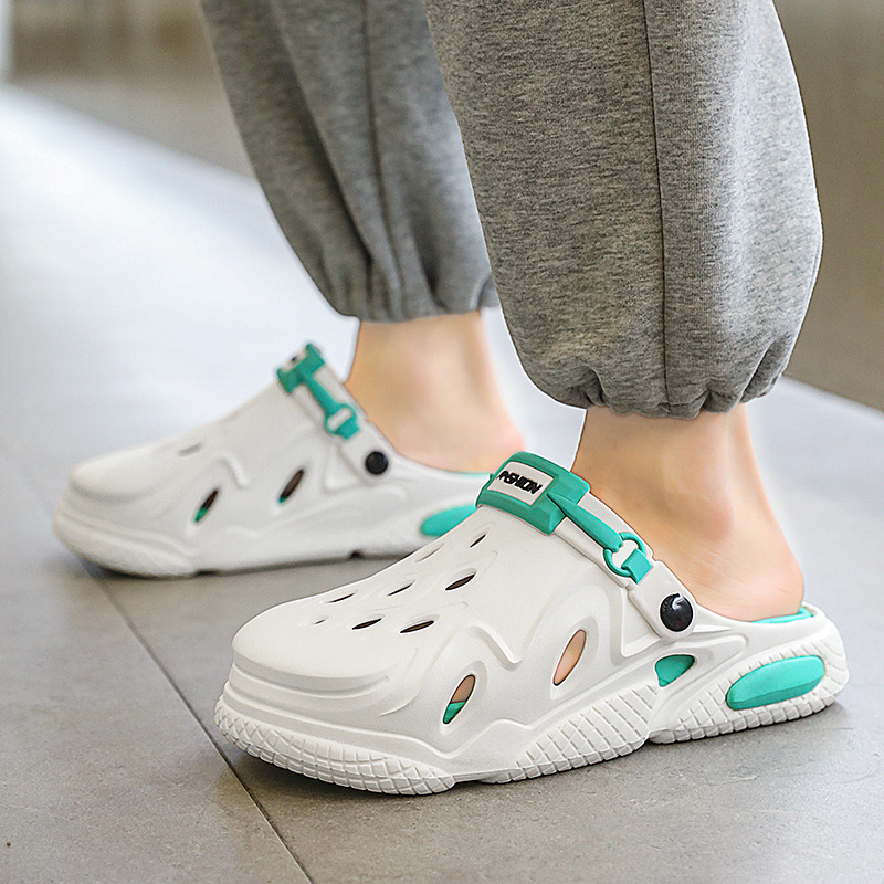 Zapatillas Baotou para hombres en verano, zapatos de agujero de playa 2024 nuevas sandalias casuales transfronterizas de tamaño grande para hombres