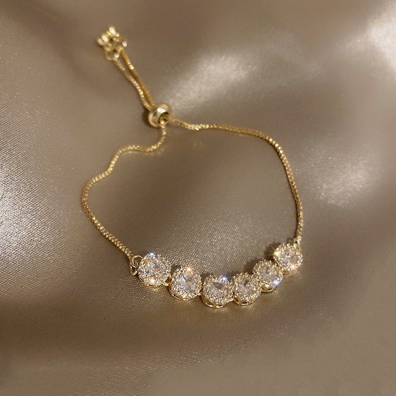Small design geometric square fashionable bracelet with zircon