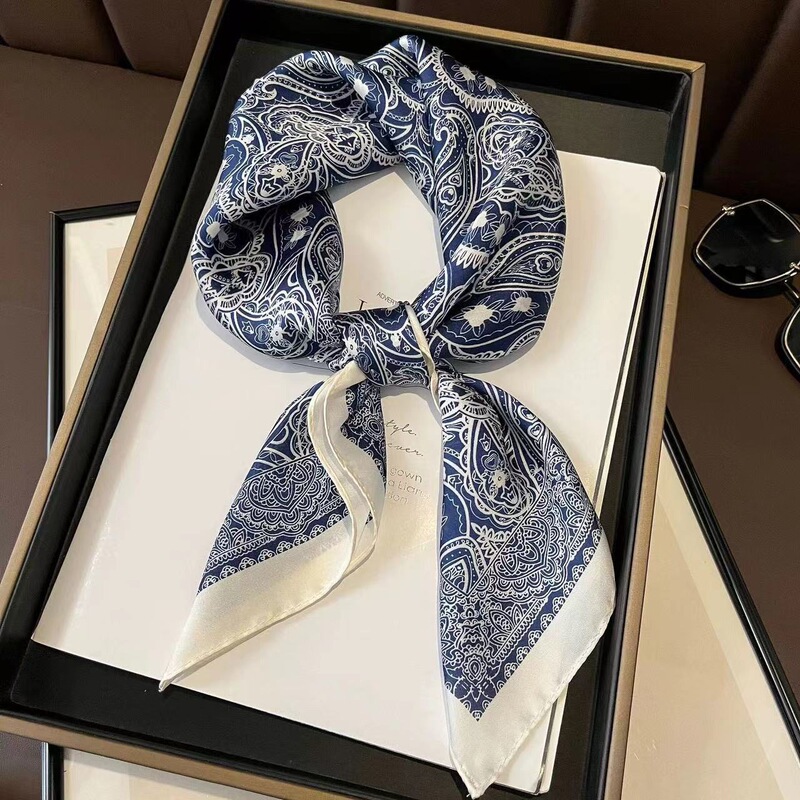 新商品のレトロなシルクタオルの気質に合わせて、スカーフのフランス式70の小さい方のタオルのリボンのシミュレーションのシルクの高級感のマフラーの卸売りを配合します。|undefined