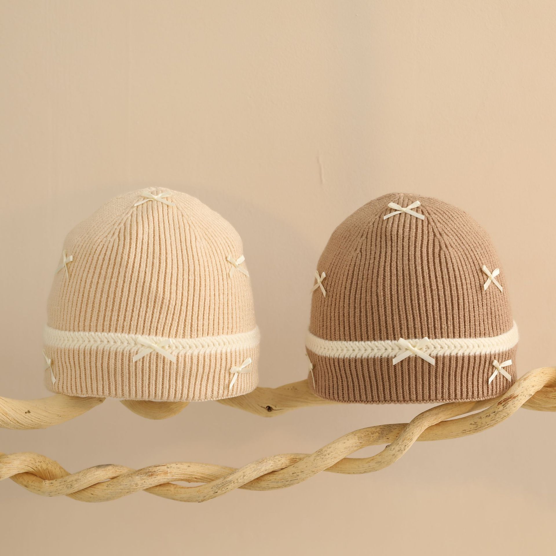 ¡Eso es dulce! Sombreros de alambre de punto de arco para niñas otoño y invierno innings dulces y gruesos nuevos sombreros fríos cálidos