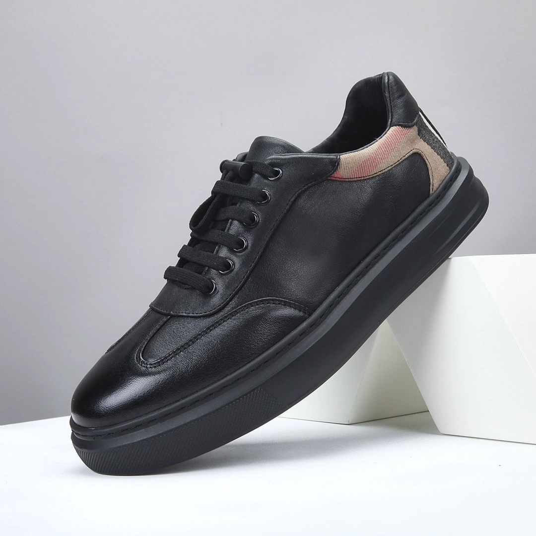 Мужские кроссовки из натуральной кожи, полностью из воловьей кожи, осень 2025, чисто черные повседневные туфли, мягкая подошва, модные брендовые туфли, стильные и долговечные.