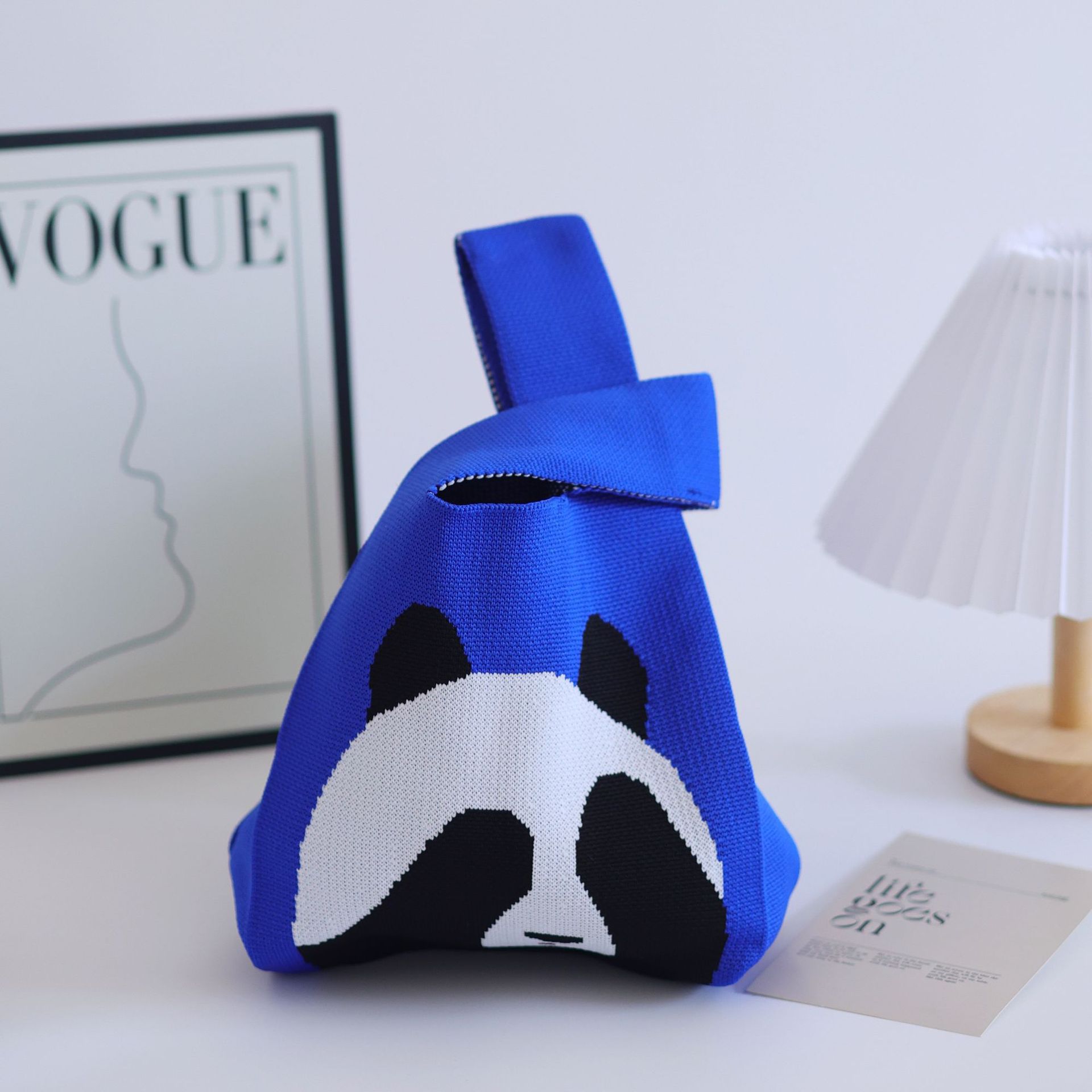 얼굴을 가리는 곰-블루