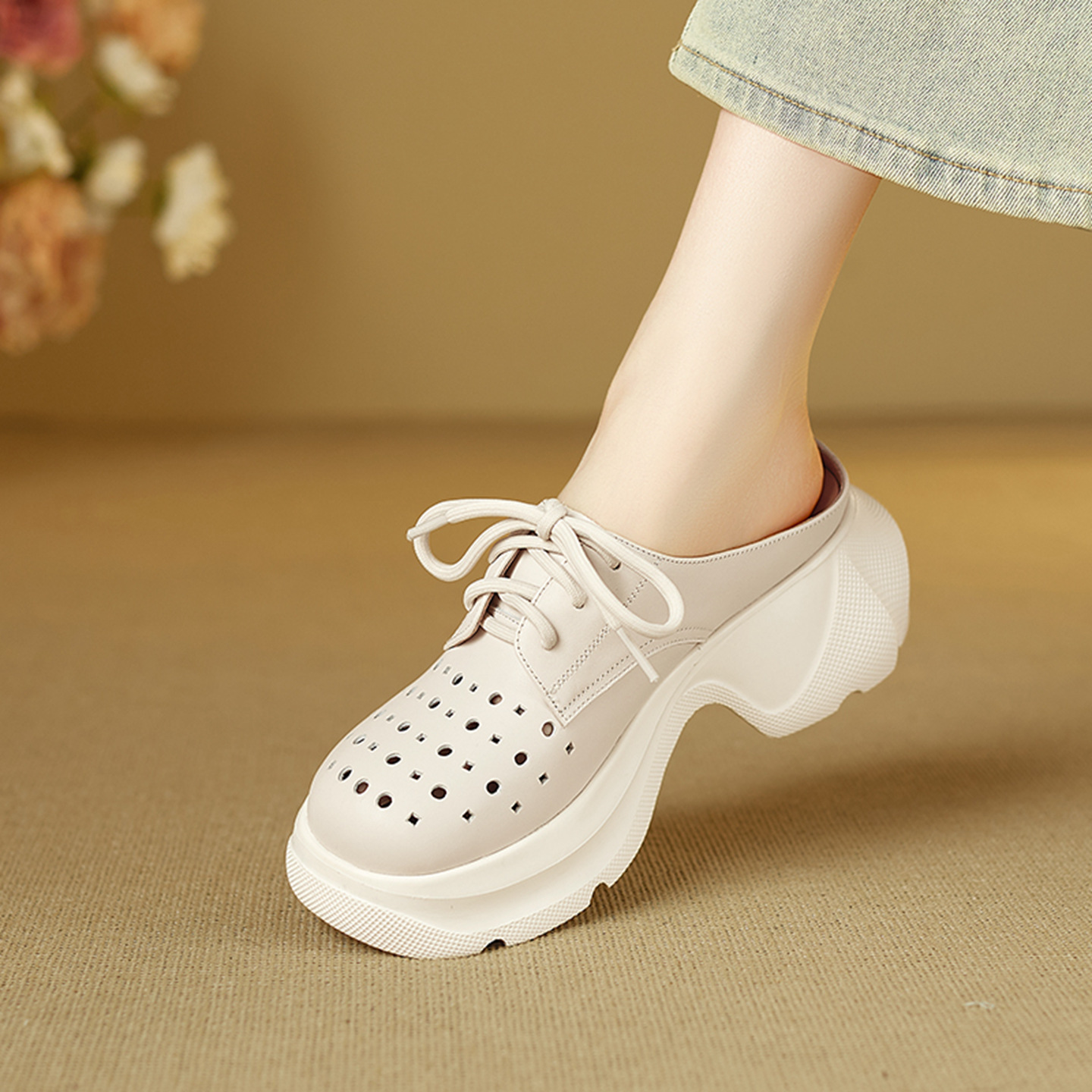 Dép sandal nữ quai chữ V mũi nhọn đế dày gót cao 9 cm — màu trắng ngà