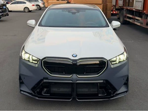 BMW 5 Seriyası G60/G68 üçün modifikasiya edilmiş M5 kuzov dəsti, ön və arxa bamperlər, yan ətəklər.