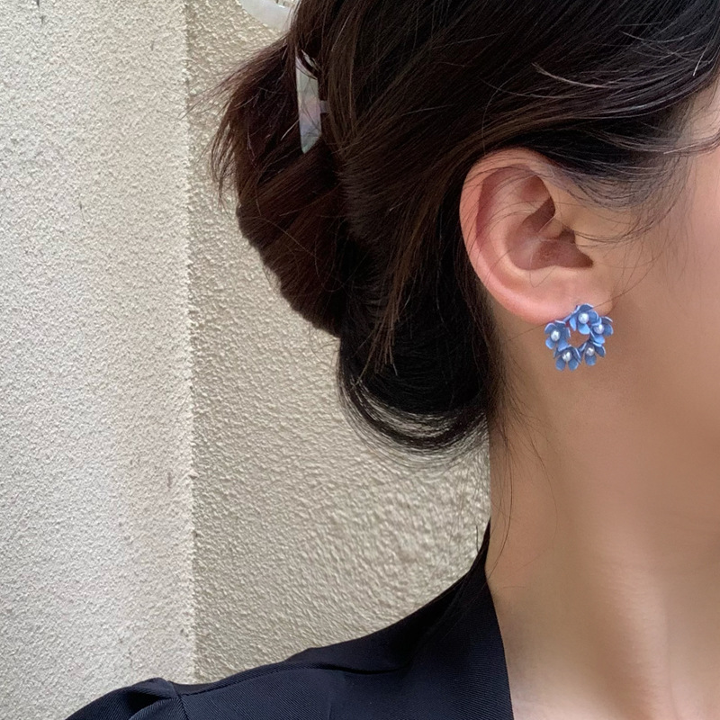 Cute elegant matte brand earrings