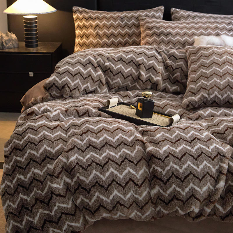 Conejo de peluche de cuatro piezas de peluche de leche de peluche de coral de doble cara sábanas de invierno de otoño y cubierta de edredón de alta gama 2025 nuevo