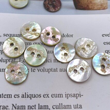 Ma's Shell Natural Shell Button Shirt Button Button Laser Tiger