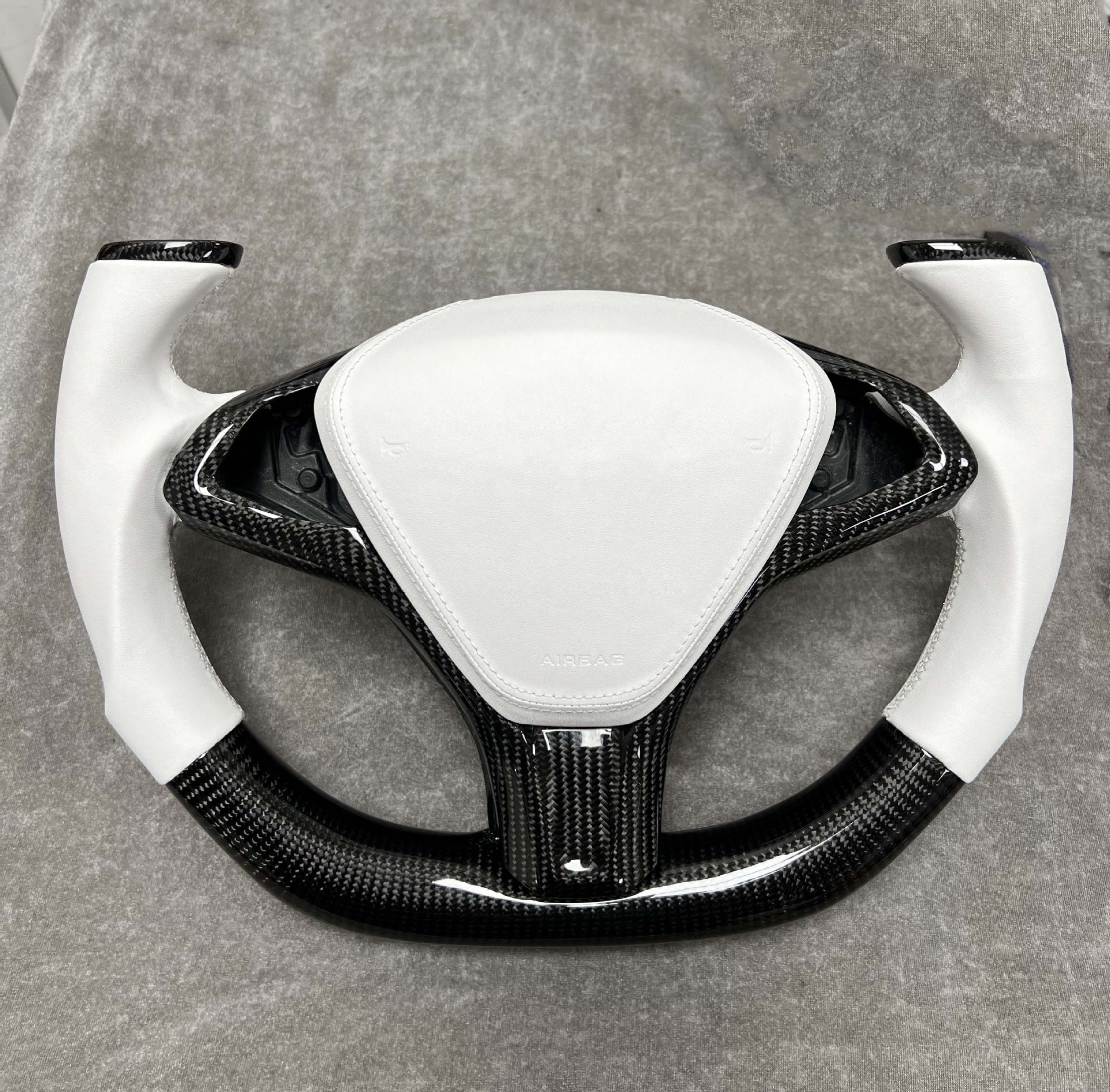Carbon fiber car steering wheel modification, factory direct supply, suitable for Tesla Model Y series upgrade and modification