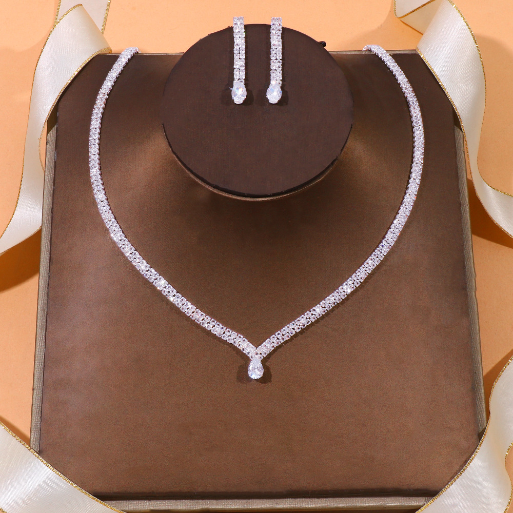 Fashionable jewelry for bride