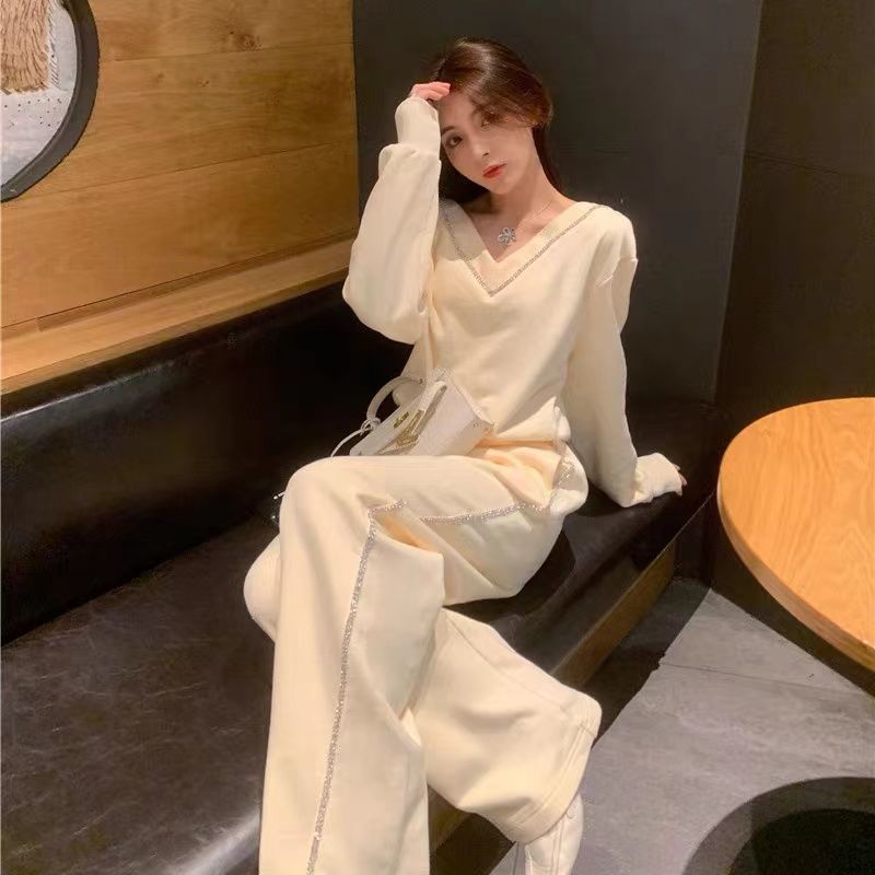 Autumn Fashionable Sweatshirt Suit for Women 2025 New Style Foreign Style Age-Reducing Elegant Casual Sports Wide-Leg Pants Two-Piece Set