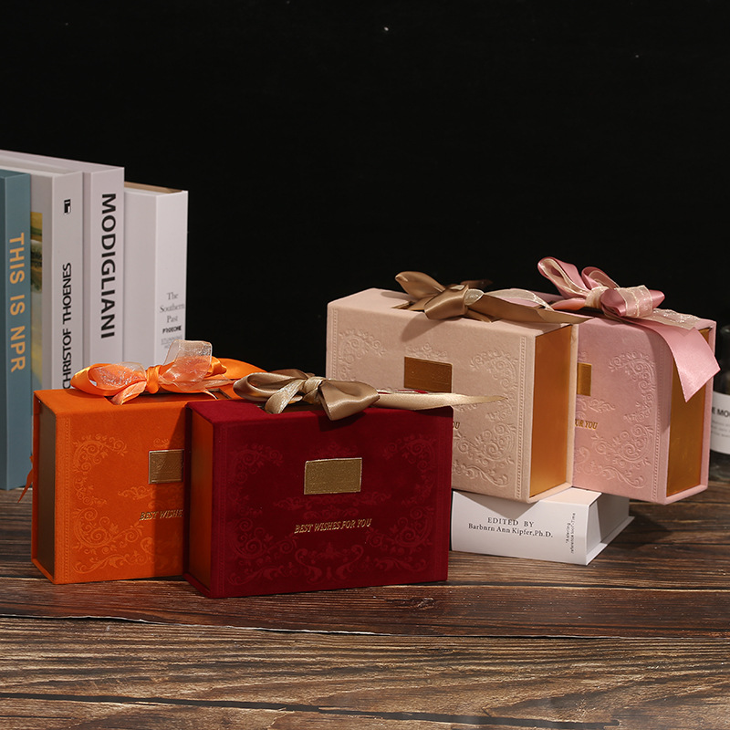 Big handheld box with bow