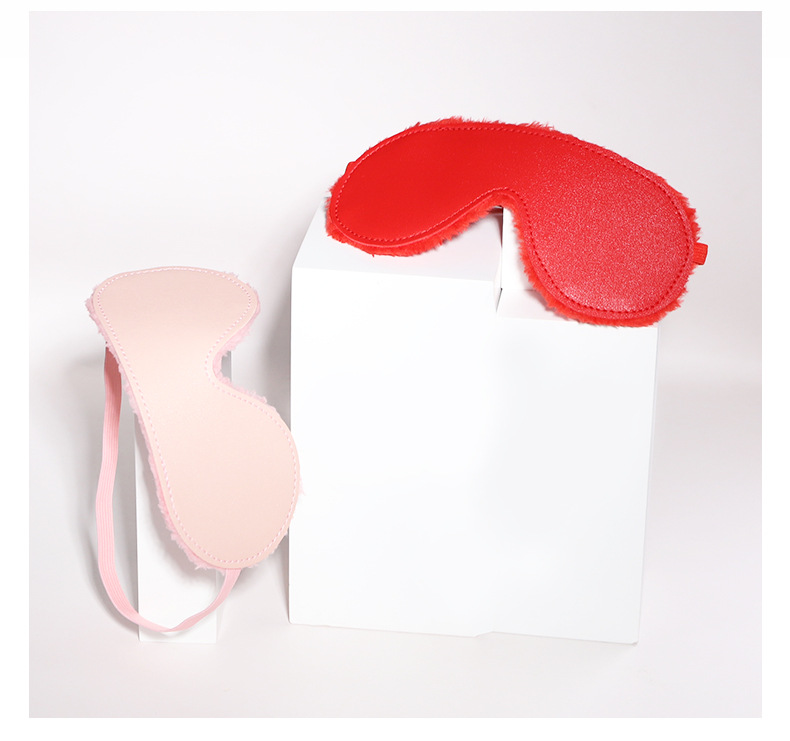 Plush Leather Eye Mask with Stud Detail for Adult Couples — detail image 4
