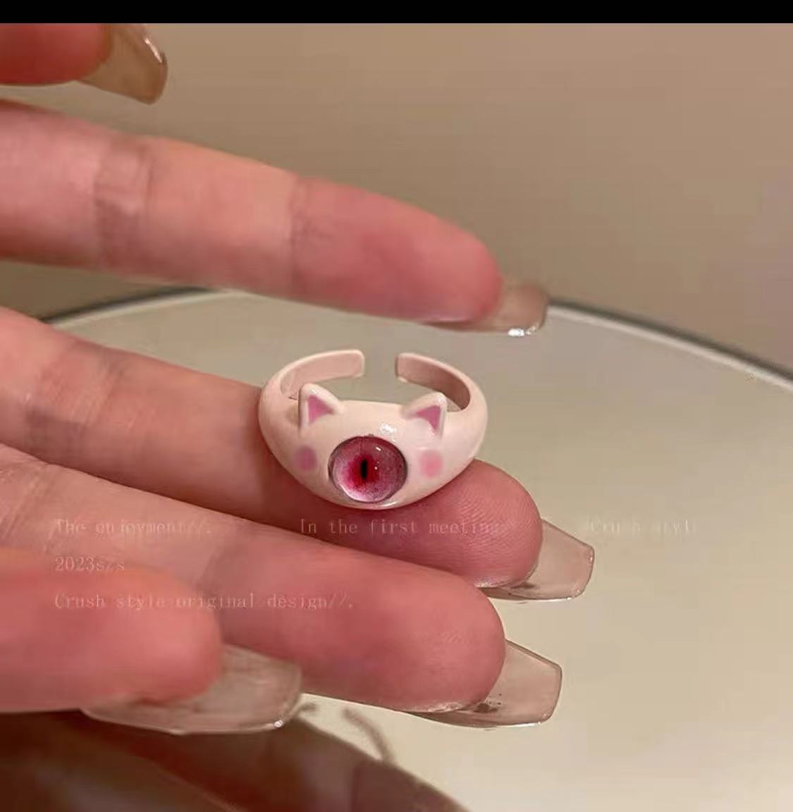 Lindo pequeño monstruo gato negro 2023 nuevo anillo femenino dopamina joyería anillo de ojo grande pareja anillo de cola Masculino