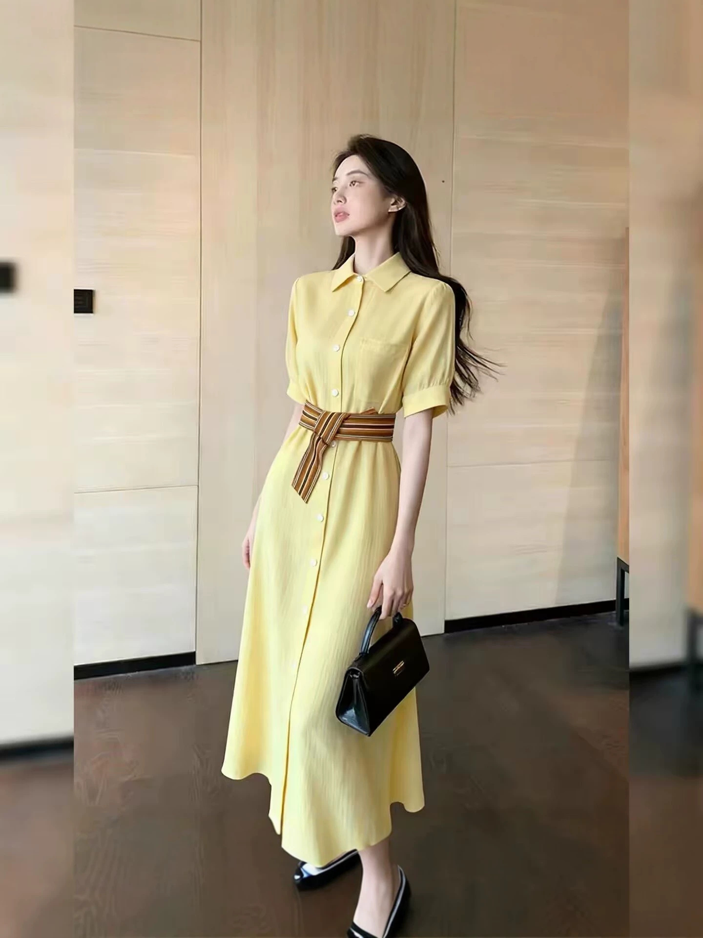 Đầm sơ mi nữ tay ngắn màu vàng dáng suông midi — màu vàng