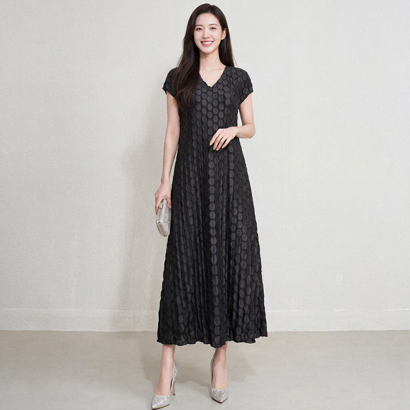 Noble and Elegant Embroidered Dress, New Summer Style for Women, Mother's Wedding Banquet Dress, Long Loose Plus-Size Pleated Dress Noble and Elegant Embroidered Dress, New Summer Style for Women, Mother's Wedding Banquet Dress, Long Loose Plus-Size Pleated Dress