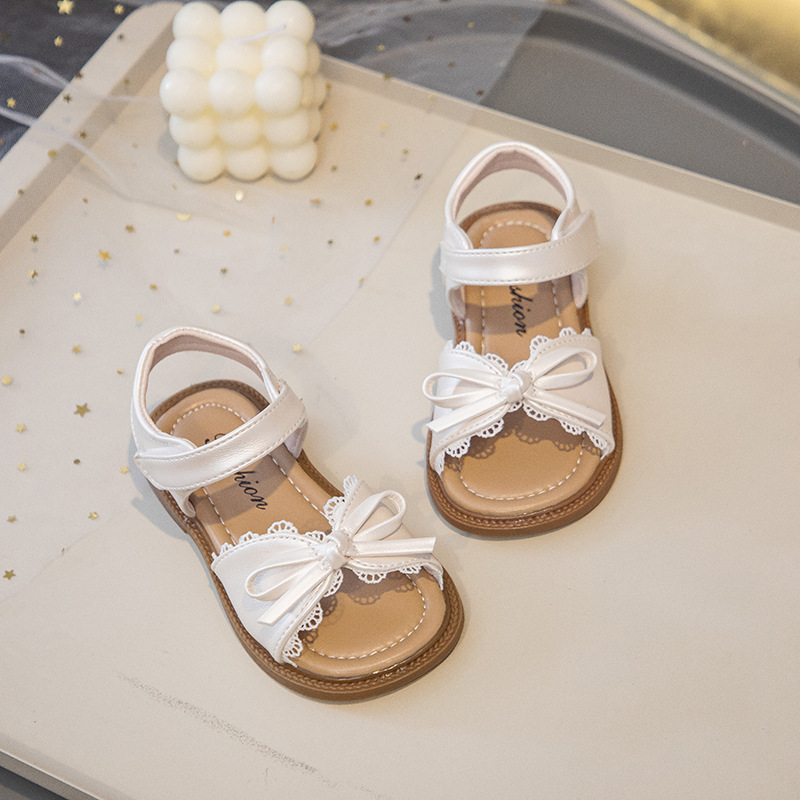 Sandalias para niñas 2025 nuevo estilo verano niña bebé casual zapatos de playa de suela blanda zapatos de princesa con lazo de estilo occidental para niños image 5
