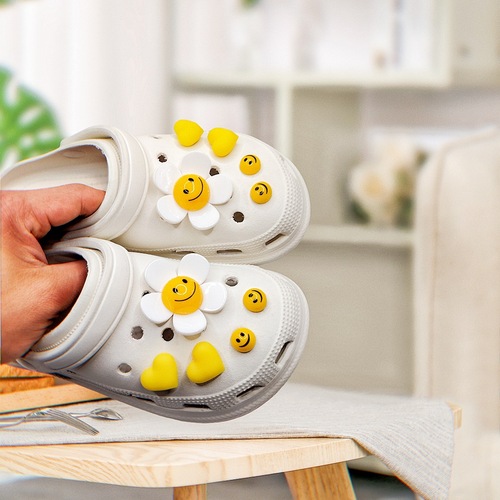 Sunflower Hole Shoes Accessory Smiling Flower Shoe Clip Decorative Shoe Accessory Summer Versatile Flower Shoes【Yiwu Express Delivery】