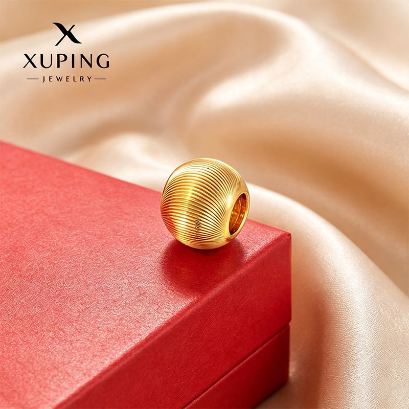 Xuping Europa y los Estados Unidos colgante de círculo geométrico transfronterizo aleación de cobre chapado 24k oro imitación lujoso temperamento ligero accesorios DIY image 1