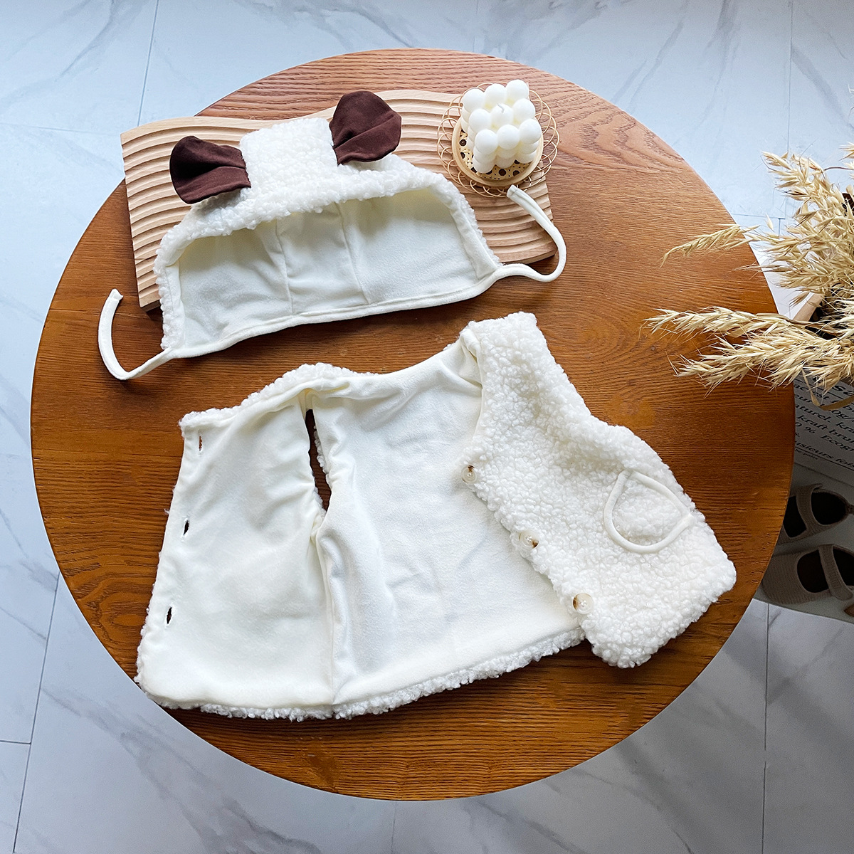 Bebé Otoño e Invierno engrosada lana de cordero sin mangas chaleco Corea del Sur bebé oso bordado chaleco pequeño abrigo con sombrero para libre