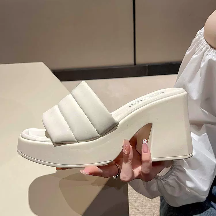 Босоножки на высоком каблуке для женщин 2024 летние новые универсальные французские Простые повседневные универсальные уличные тапочки на массивном каблуке