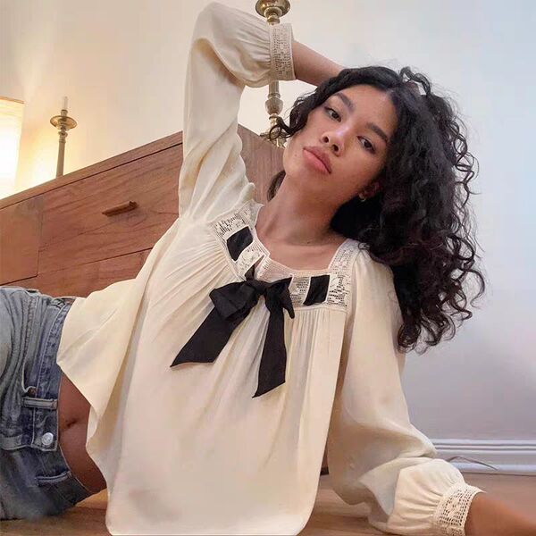 Elegant lace long-sleeve with bow