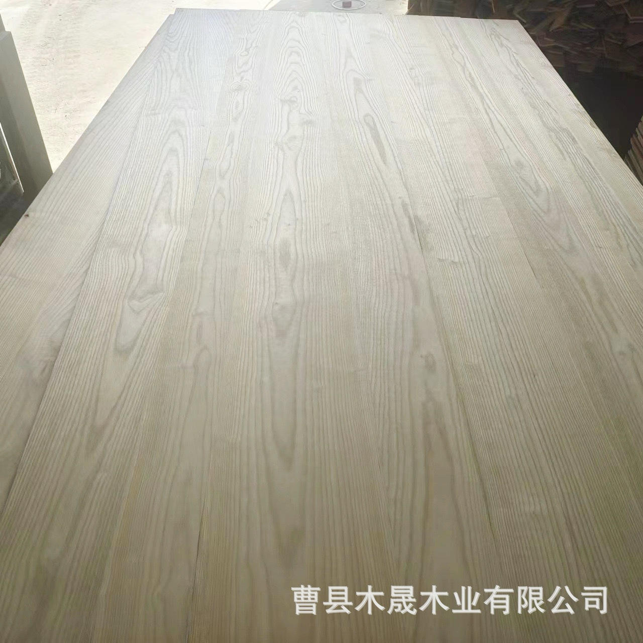 ユリの木のまっすぐなつづり合わせの木の性は安定していて、変形しにくいです。
