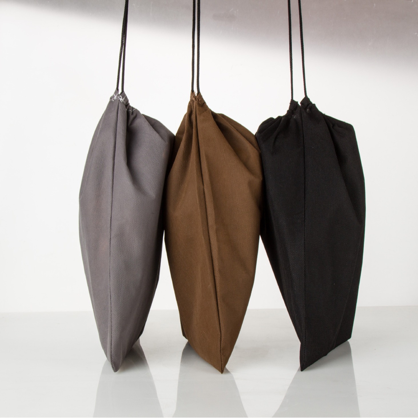 Venta al por mayor de fábrica portátil al aire libre viajes a prueba de polvo zapatos bolsa de almacenamiento deportes grandes cordón bolsa de zapatos de entrega de una sola pieza