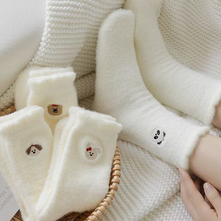 白色澳绒袜子女秋冬季加绒加厚可爱卡通中筒袜保暖睡眠袜刺绣长袜|undefined