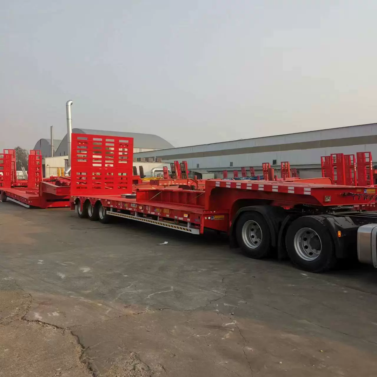 17.5米等宽液压爬梯大板等宽液压大爬梯低平板半挂车