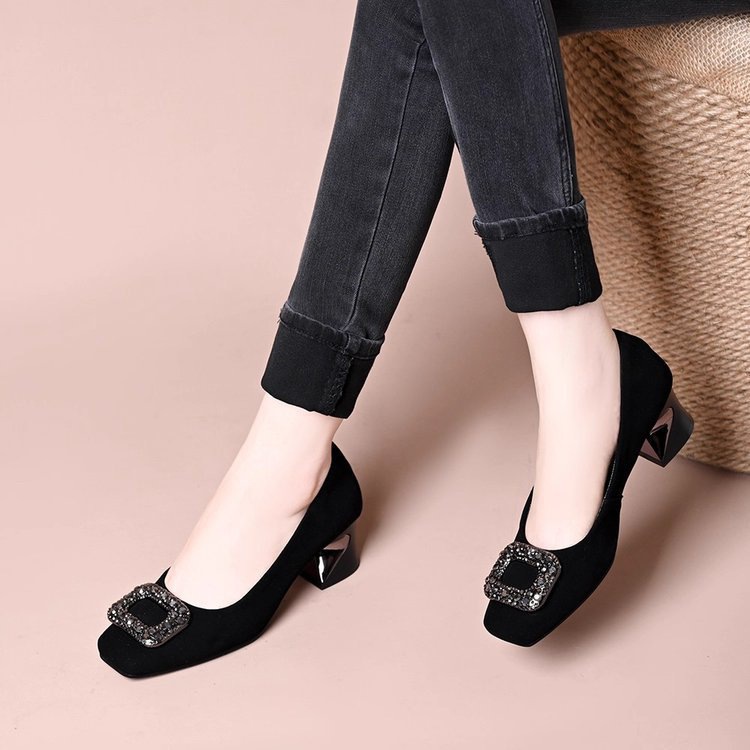 Zapatos de talón único de diamante para mujeres 2025, nueva moda de mujer negra no cansada zapatos de mujer zapatos de otoño poco profundos
