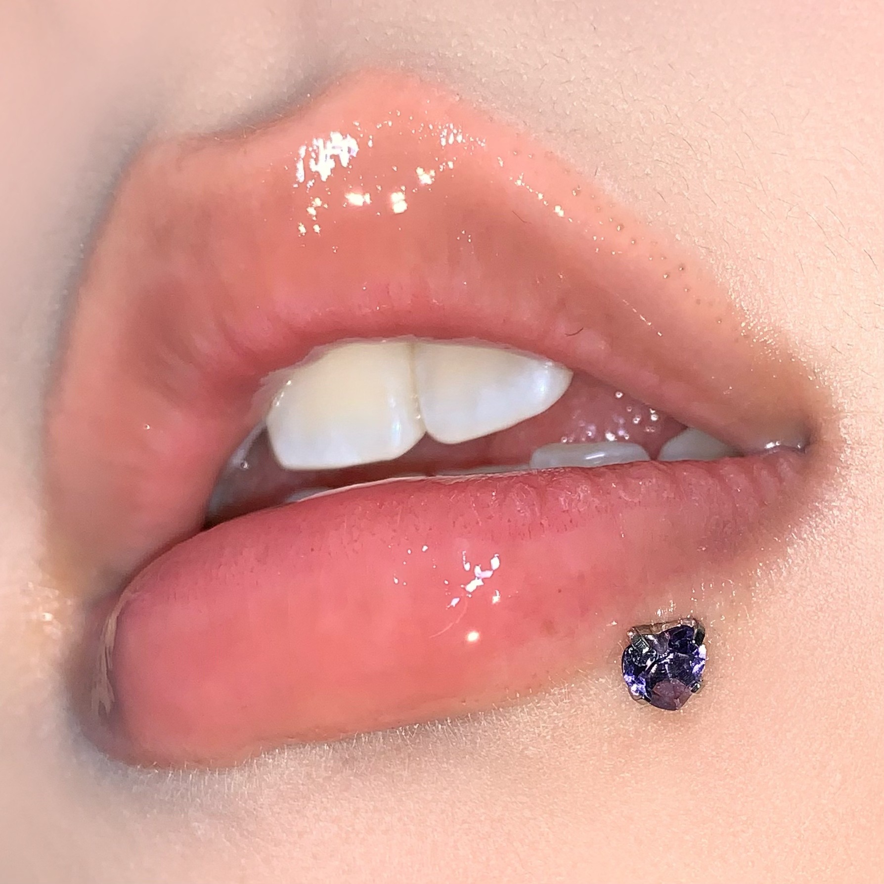16G labret stud size and finish detail