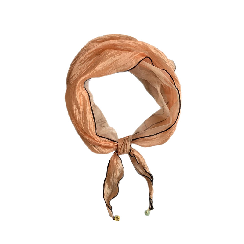 Pañuelo de seda de alta calidad nuevo estilo de verano en forma de diamante bufanda pequeña diseño de color sólido sentido colgante pequeño bufanda de estilo fino bufanda de gasa pañuelo en la cabeza