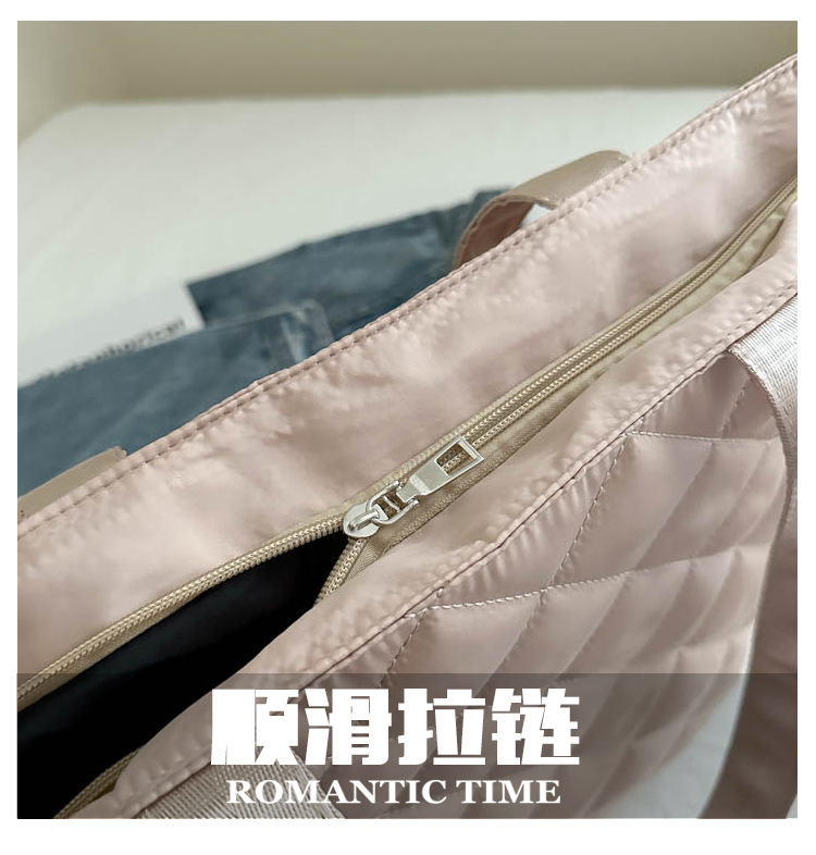 A new large-capacity diamond-shaped commuter handbag and fashionable single-shoulder tote bag for women in the niche cotton-padded jacket bag for autumn and winter 2024 undefined