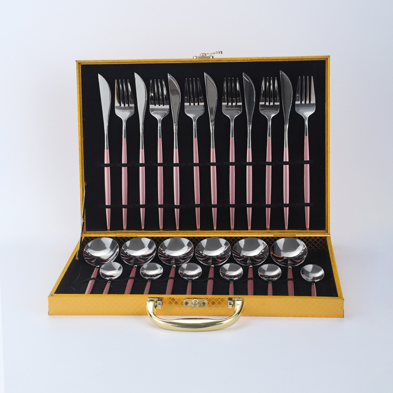 Amazon popular vajilla de acero inoxidable 24 unidades traje Portugal cuatro piezas principales comida occidental cuchillo, tenedor y cuchara caja de regalo traje